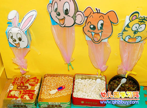 幼儿园区角环境布置:动物吃粮