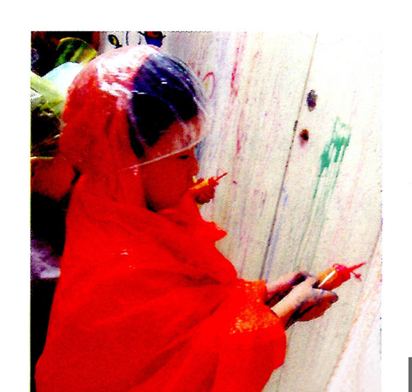 幼儿园小班美术教案彩色画活动：彩色小点跳起来